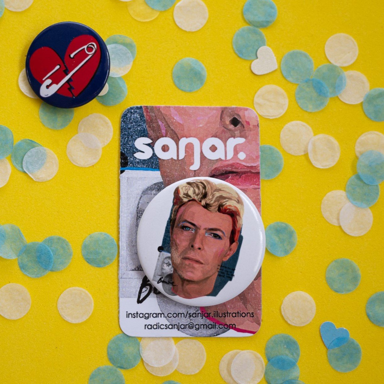 DSC_2387u Bowie bedž